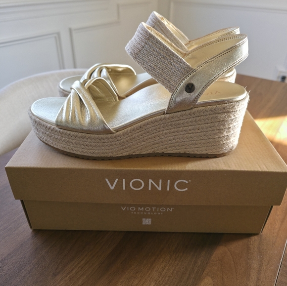 Vionic - Darla - New With Box - Picture 6 of 8